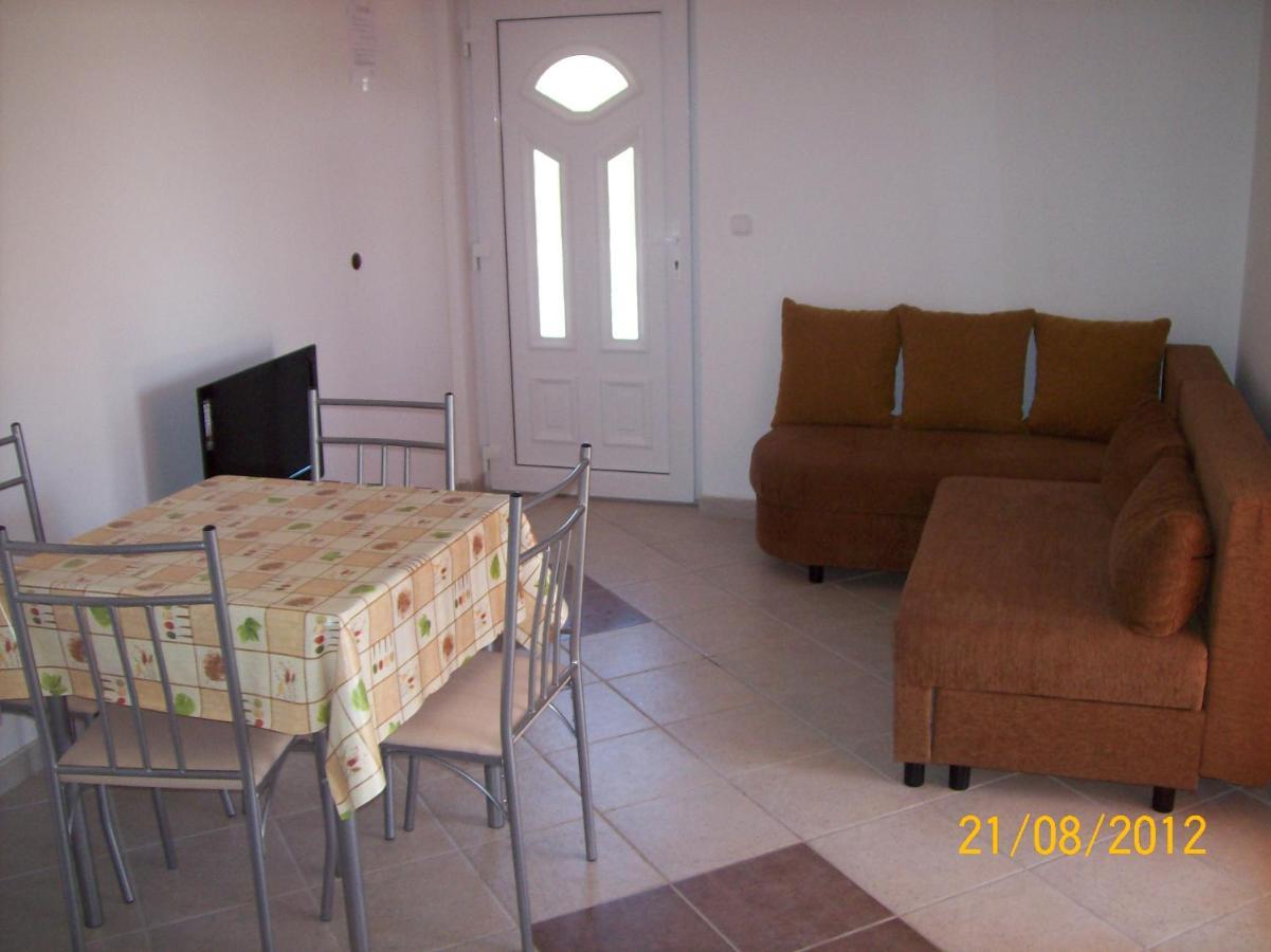 Apartments With A Parking Space Vir - 17422 Bagian luar foto