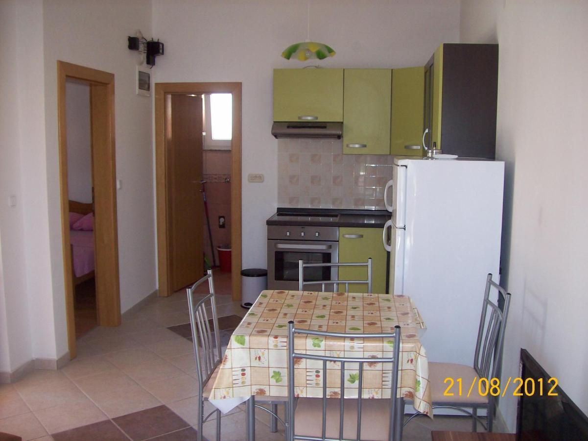 Apartments With A Parking Space Vir - 17422 Bagian luar foto