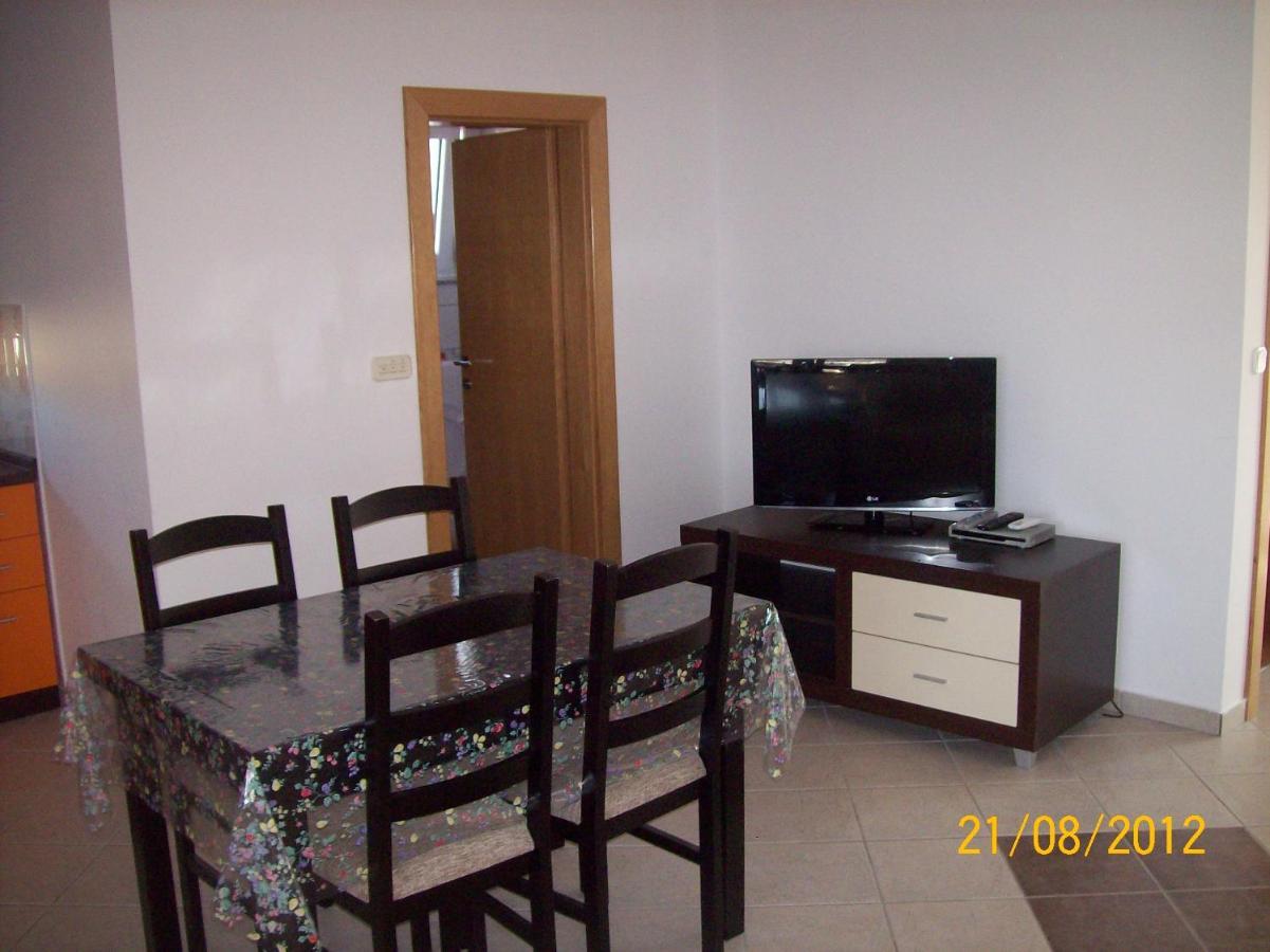 Apartments With A Parking Space Vir - 17422 Bagian luar foto